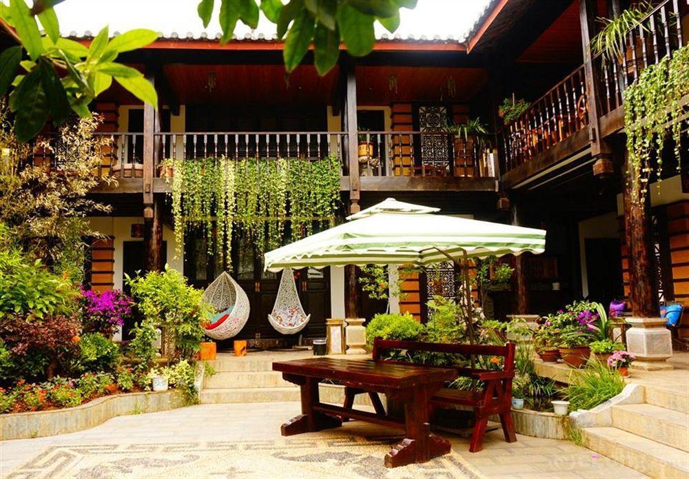 Lijiang Wangjia Courtyard Inn Екстер'єр фото