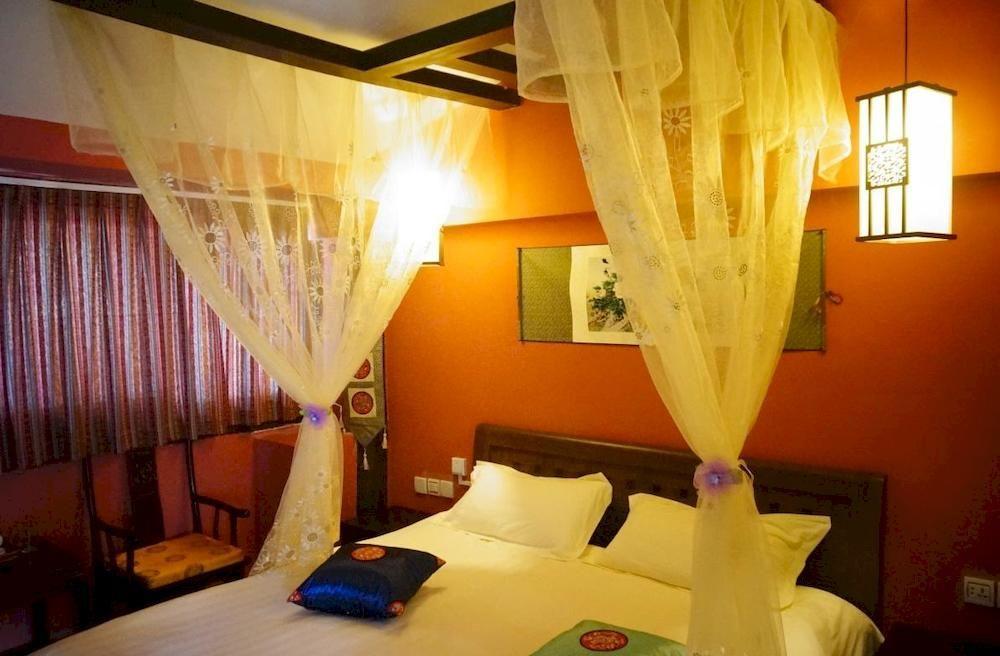 Lijiang Wangjia Courtyard Inn Екстер'єр фото