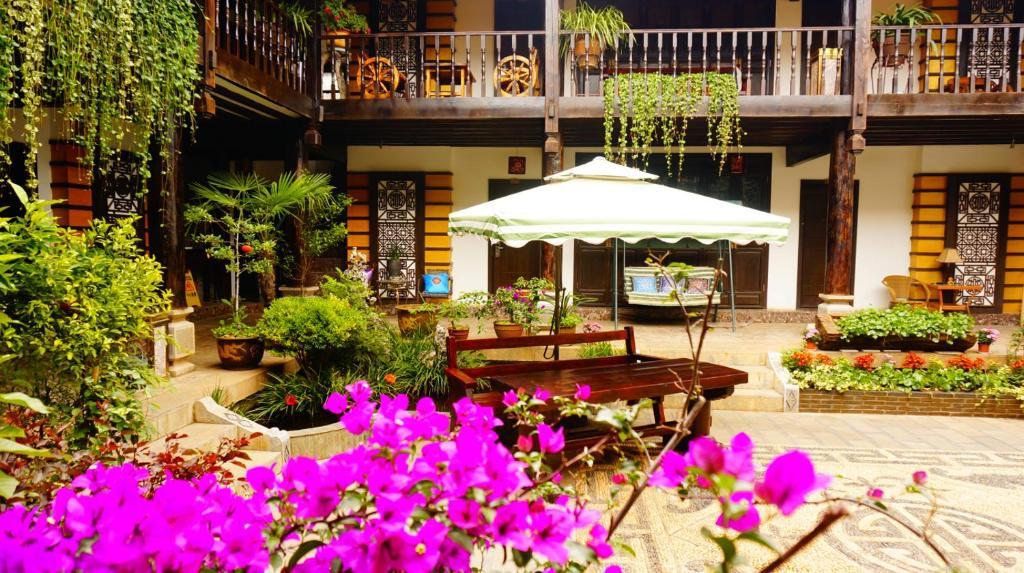 Lijiang Wangjia Courtyard Inn Екстер'єр фото