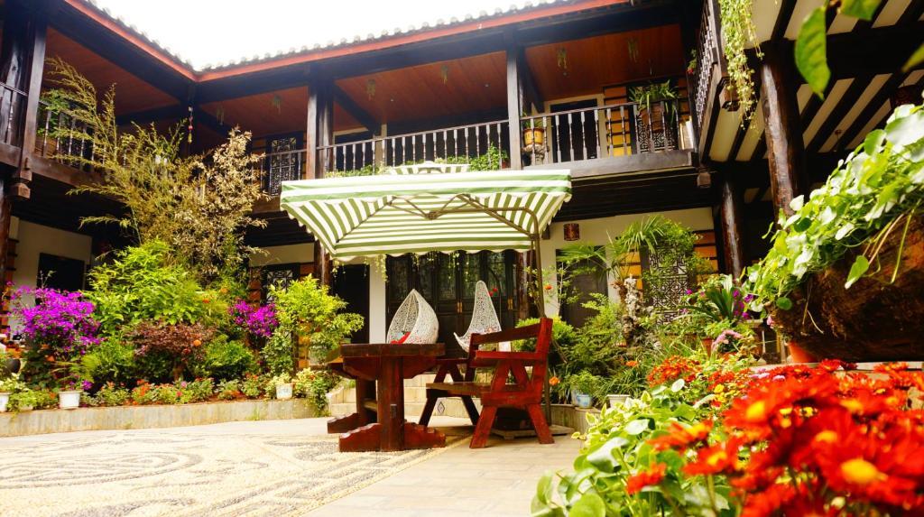 Lijiang Wangjia Courtyard Inn Екстер'єр фото