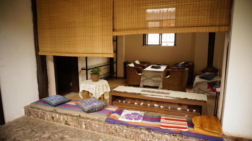 Lijiang Wangjia Courtyard Inn Екстер'єр фото