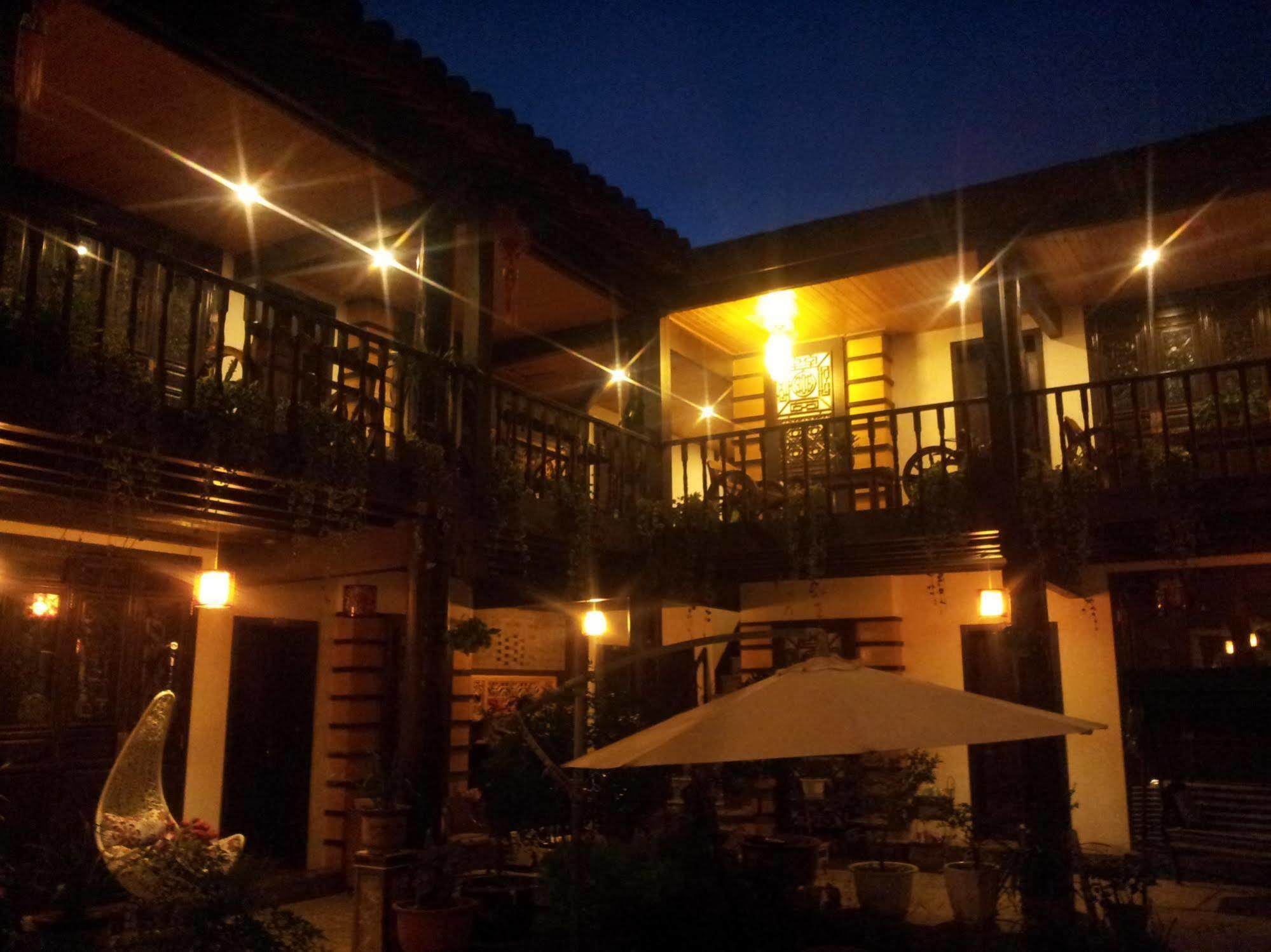 Lijiang Wangjia Courtyard Inn Екстер'єр фото